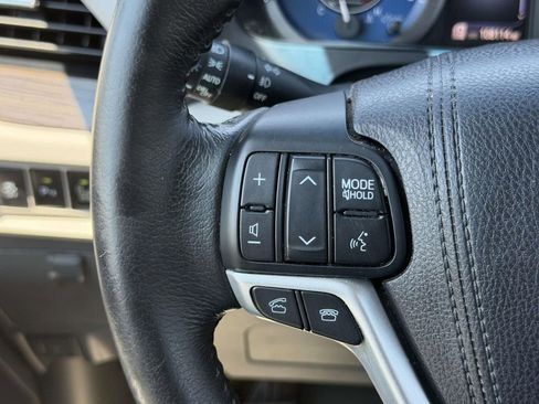 Used 2016 Toyota Sienna XLE w/ XLE Navigation Package FWD image 9