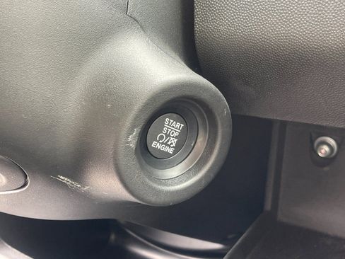 Used 2025 RAM ProMaster 2500 w/ Storage Group image 25