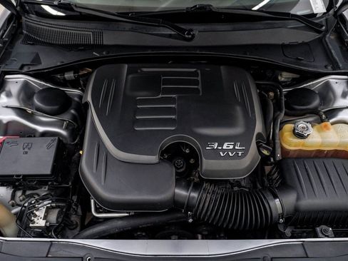 Used 2015 Chrysler 300 S image 28