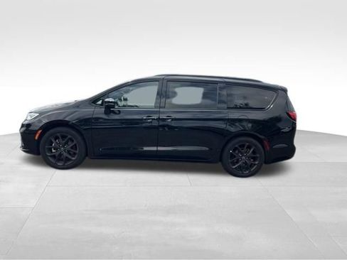 Used 2025 Chrysler Pacifica Limited FWD image 4