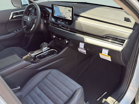 New 2026 Mitsubishi Outlander SE FWD image 22