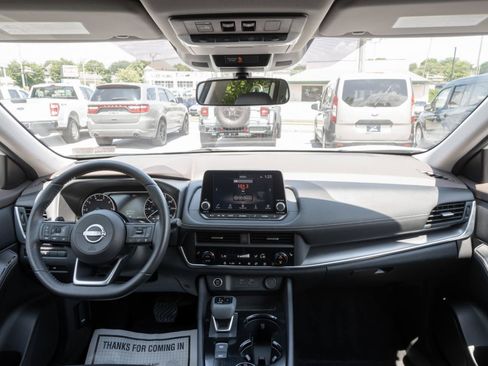 Used 2023 Nissan Rogue SV w/ SV Premium B Package AWD/4WD image 3