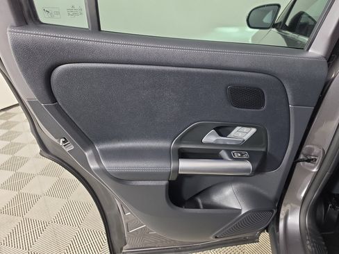 Used 2025 Mercedes-Benz GLA 250 4MATIC image 40