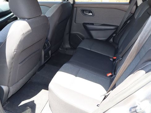 Used 2022 Nissan Rogue SV FWD image 5