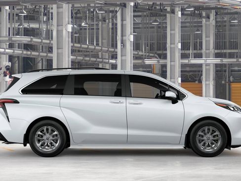New 2026 Toyota Sienna XLE FWD image 12