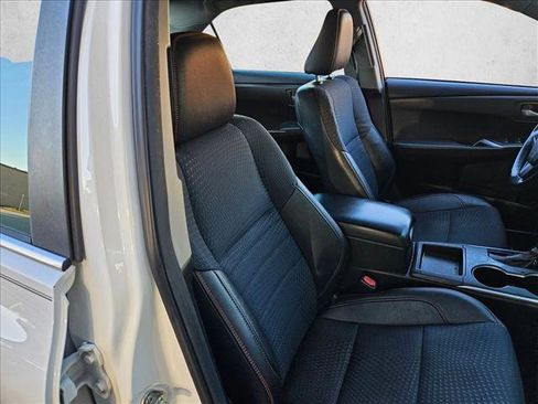 Used 2015 Toyota Camry SE image 24