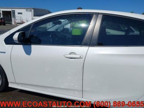 Used 2016 Toyota Prius Four Touring image 6