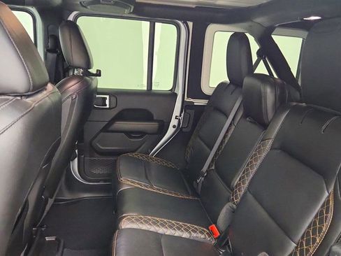 Used 2022 Jeep Wrangler Unlimited Sahara AWD/4WD image 21