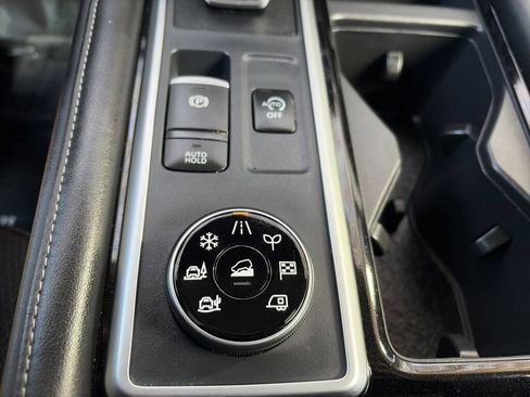 Certified 2025 Nissan Pathfinder SV image 19