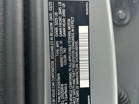 Certified 2025 Volvo XC40 B5 Plus AWD/4WD image 29