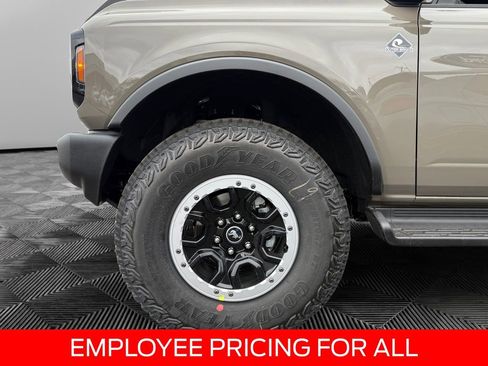 New 2025 Ford Bronco Outer Banks w/ Sasquatch Package AWD/4WD image 14