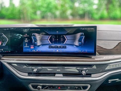 Used 2024 BMW X7 xDrive40i image 19