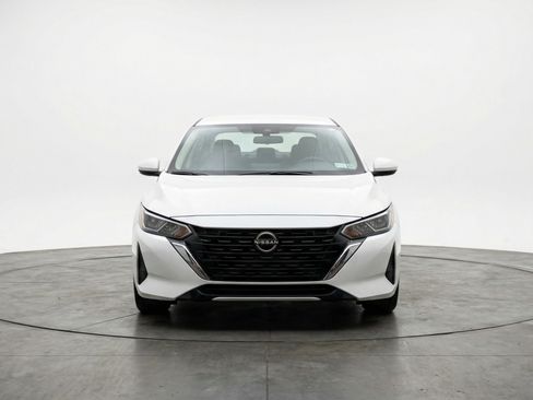 Used 2025 Nissan Sentra SV image 2