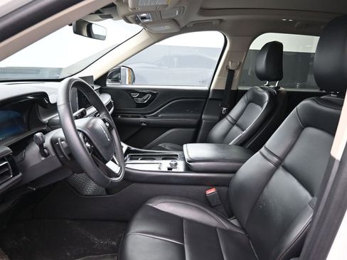 Used 2023 Lincoln Aviator AWD w/ Premium Package image 18