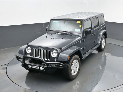 Used 2016 Jeep Wrangler Unlimited Sahara w/ Dual Top Group AWD/4WD image 20