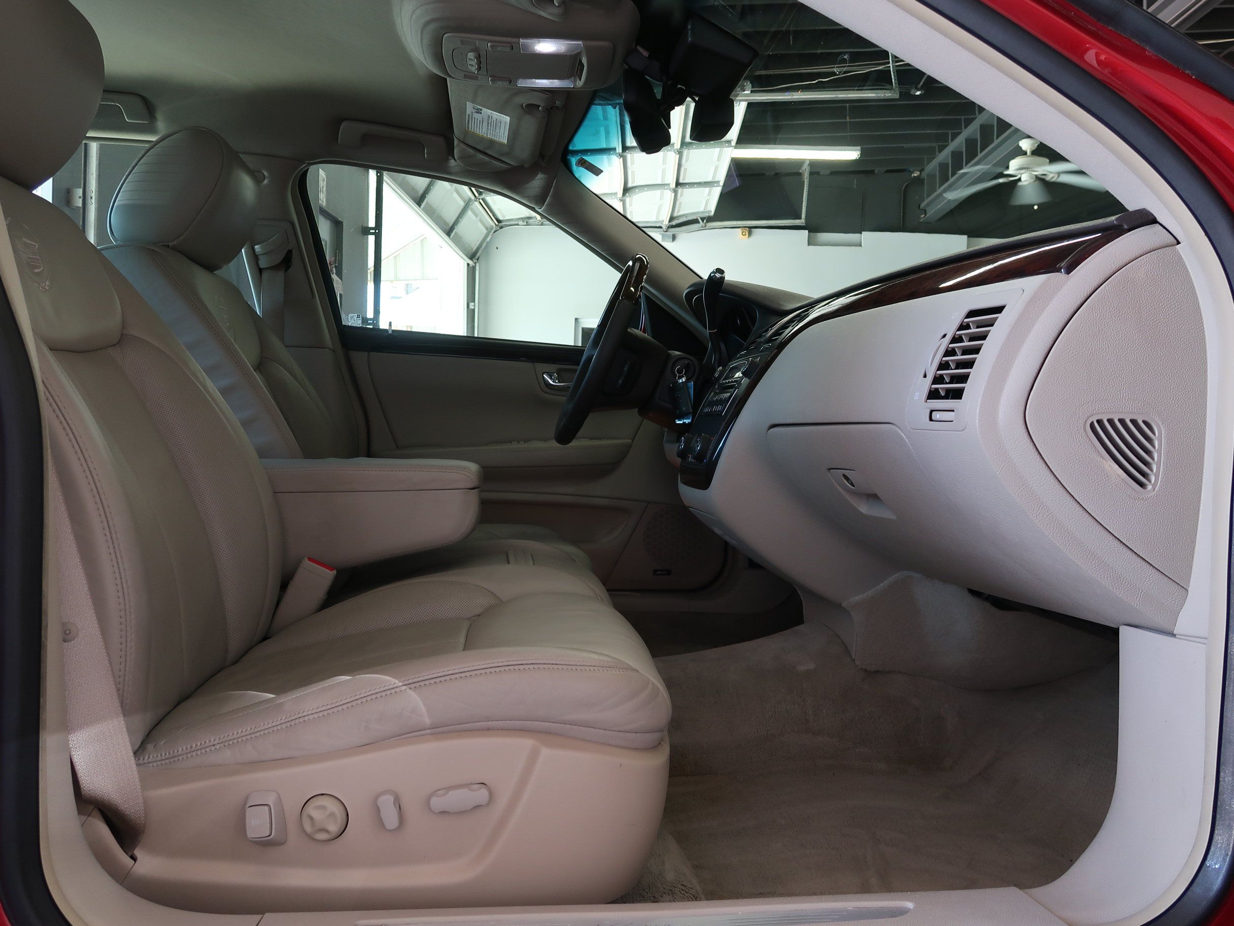 Used 2009 Cadillac DTS FWD image 34