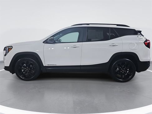 Used 2022 GMC Terrain SLE w/ Driver Convenience Package image 9