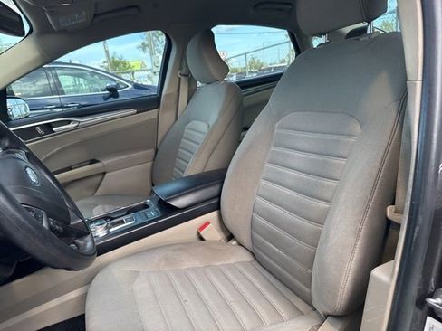 Used 2019 Ford Fusion SE FWD image 7