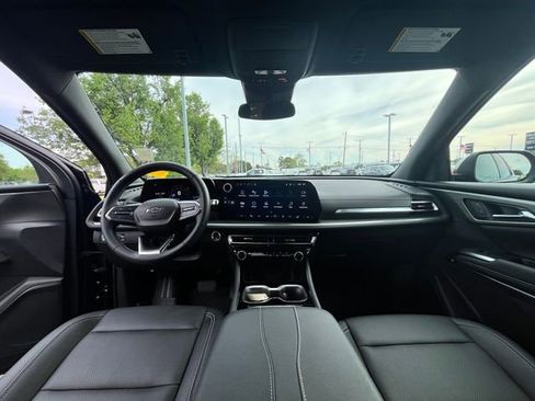 Used 2024 Chevrolet Traverse LT w/ Midnight/Sport Edition image 12