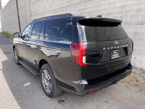Used 2025 Ford Expedition Active AWD/4WD image 7