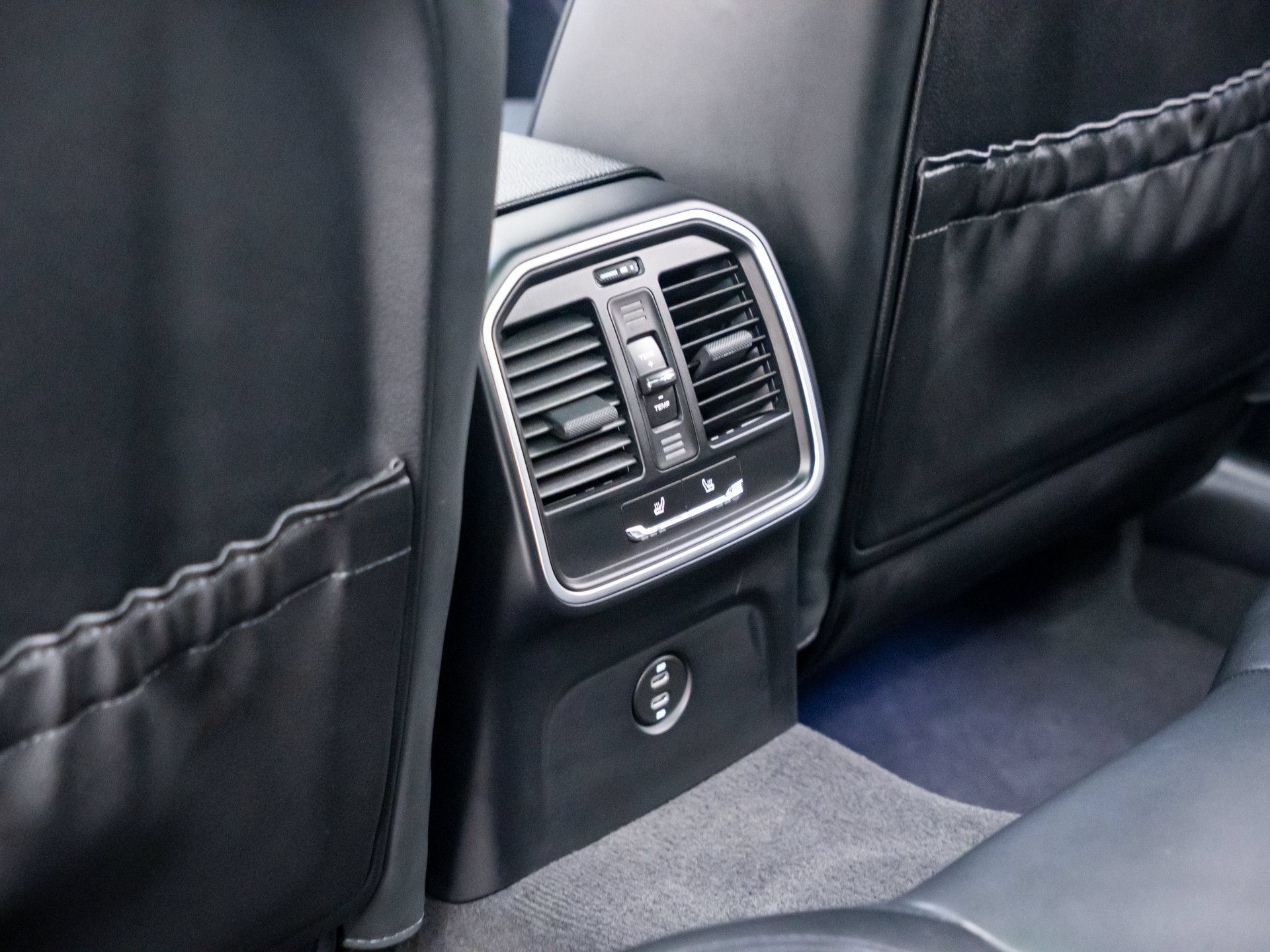 Certified 2026 Porsche Macan AWD/4WD image 18