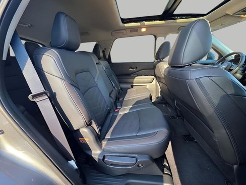 Used 2024 Nissan Pathfinder Platinum w/ Cargo Package image 11