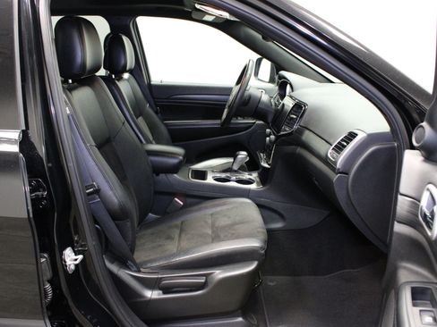 Used 2019 Jeep Grand Cherokee Altitude RWD image 15