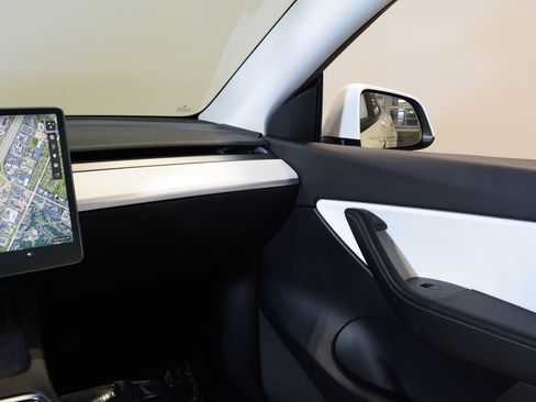 Used 2021 Tesla Model Y Performance AWD/4WD image 17