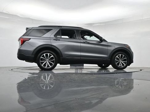 Certified 2025 Ford Explorer ST-Line AWD/4WD image 35