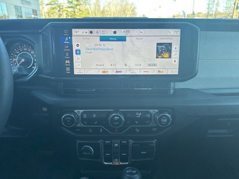 Used 2025 Jeep Wrangler Sport S image 21