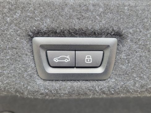 Used 2024 BMW 540i xDrive w/ Executive Package image 32