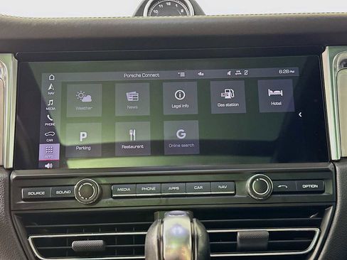 Certified 2021 Porsche Macan S image 17