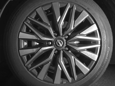 Used 2025 Nissan Altima 2.5 SV FWD image 12