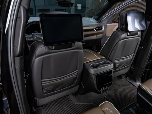 Used 2025 GMC Yukon Denali Ultimate AWD/4WD image 35