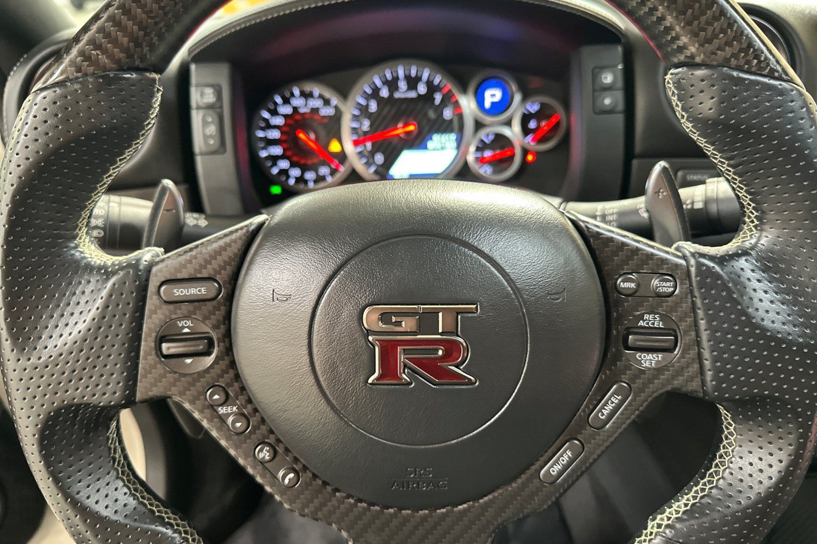 Used 2015 Nissan GT-R Premium AWD/4WD image 23