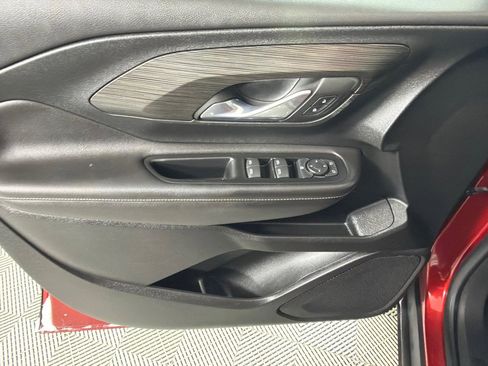 Used 2022 GMC Terrain SLE w/ Driver Convenience Package image 11