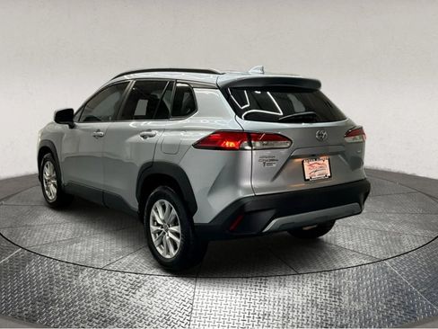 Used 2022 Toyota Corolla Cross LE image 6