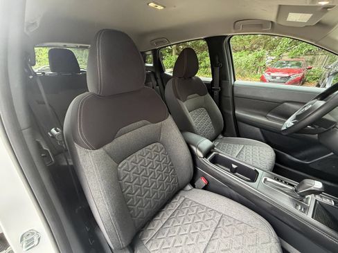 Used 2025 Nissan Kicks SV AWD/4WD image 34