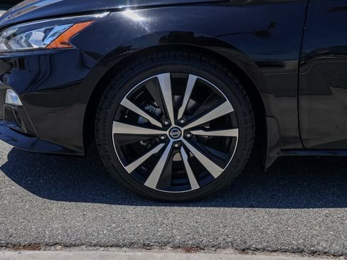 Used 2020 Nissan Altima 2.5 Platinum FWD image 11