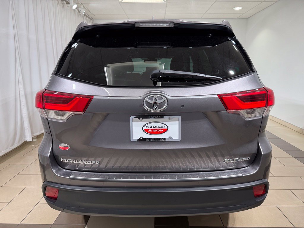 Certified 2019 Toyota Highlander XLE AWD/4WD image 4