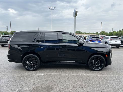 Used 2023 Cadillac Escalade Sport Platinum w/ LPO, ONYX Package AWD/4WD image 4