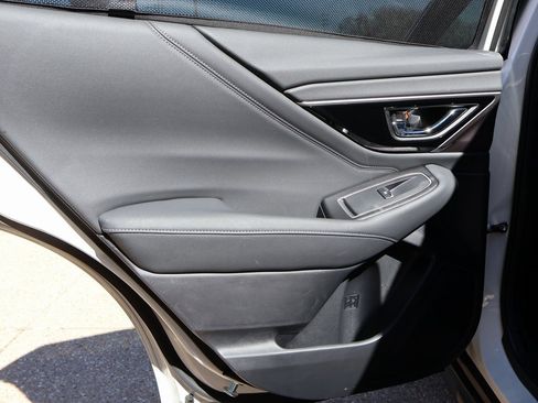 Used 2025 Subaru Outback Limited image 18