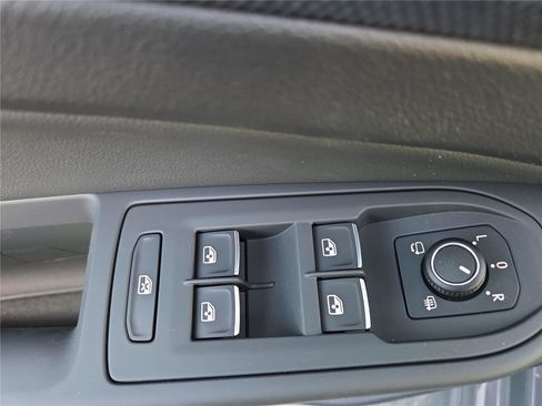 New 2026 Volkswagen Golf image 12