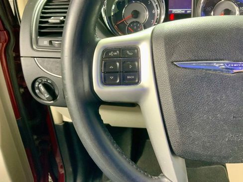 Used 2014 Chrysler Town & Country Touring FWD image 23