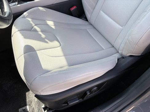Used 2024 Hyundai Elantra Limited FWD image 10