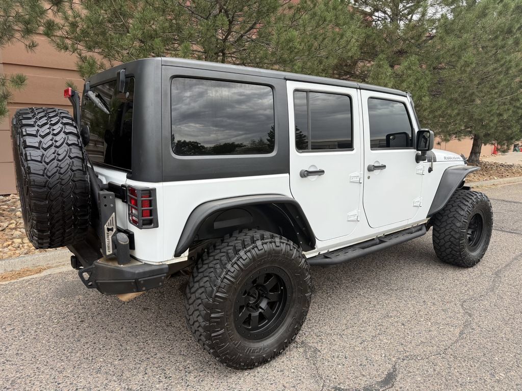 Used 2017 Jeep Wrangler Unlimited Rubicon w/ Connectivity Group AWD/4WD image 3