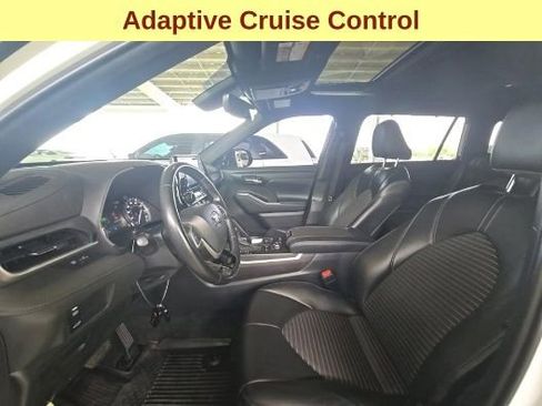 Used 2022 Toyota Highlander XSE AWD/4WD image 10