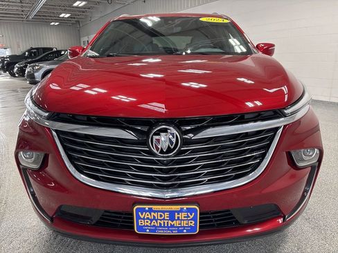 Used 2024 Buick Enclave Essence w/ Technology Package image 2