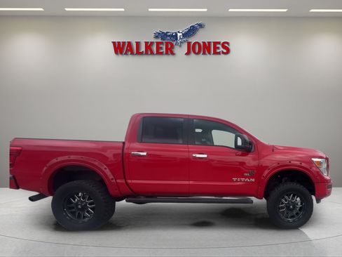 Used 2021 Nissan Titan SV w/ SV Convenience Package image 4