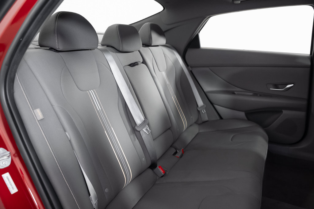 Certified 2025 Hyundai Elantra SEL FWD image 23